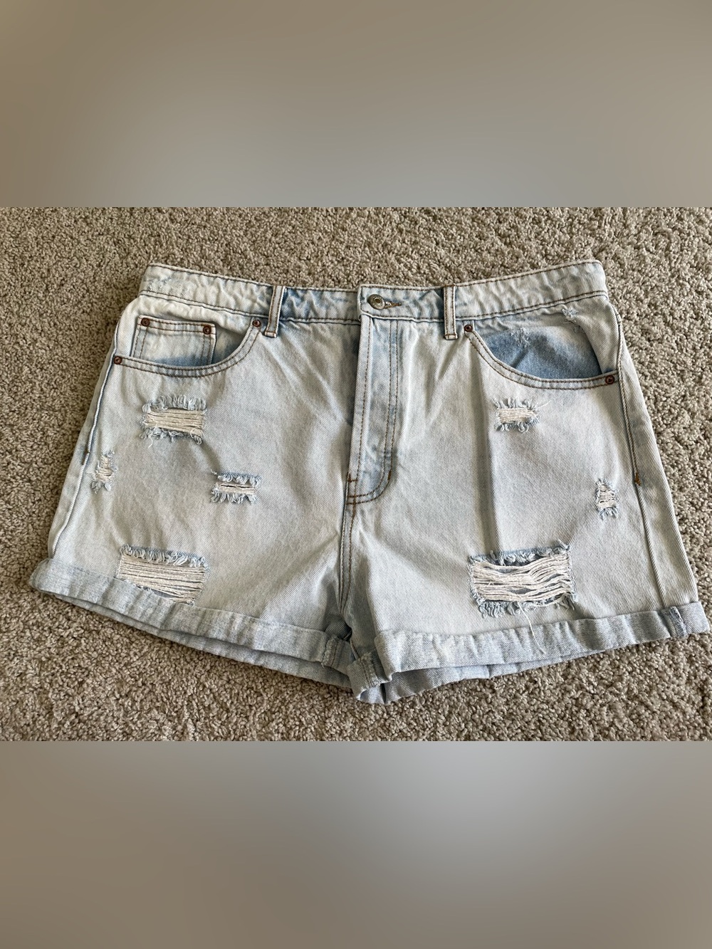 Forever 21 Womens Size 31 Jean Short Light Wash Blue Denim Cuffed Shorts